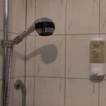Shampoo-Spender in der Dusche