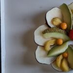 Obstteller mit Yacon, Pepino, Physalis, Honigmelone